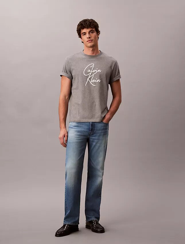 T-shirt ample avec logo en lettres cursives T-shirt ample avec logo en lettres cursives