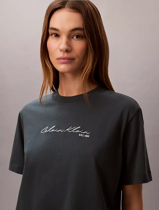 T-shirt ample avec logo en lettres cursives T-shirt ample avec logo en lettres cursives