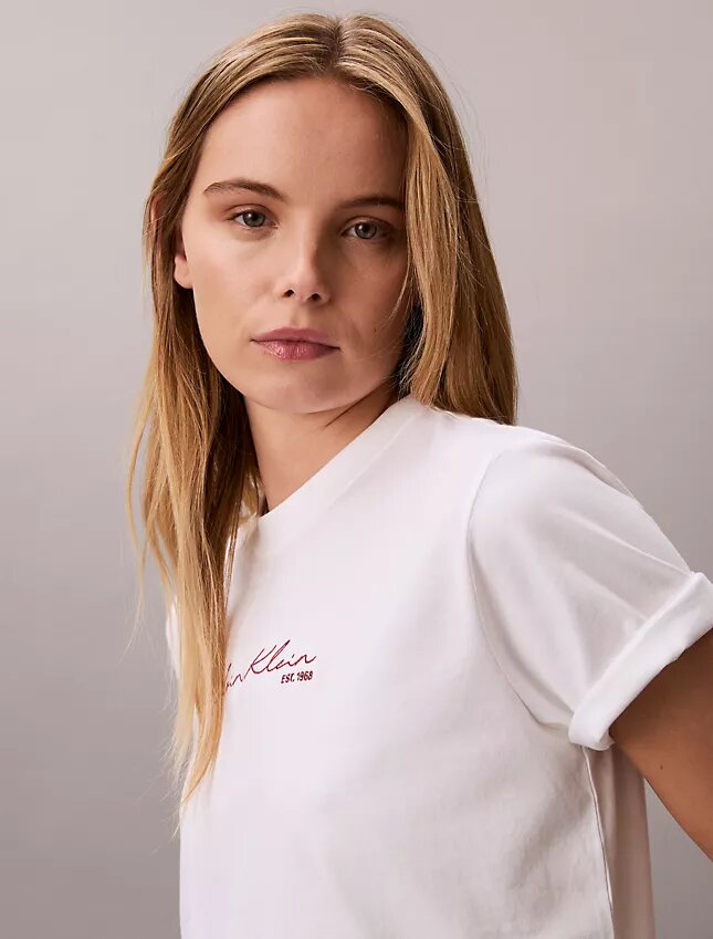 T-shirt ample avec logo en lettres cursives T-shirt ample avec logo en lettres cursives