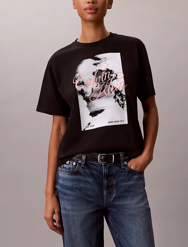 T-shirt ample avec logo graphique en lettres délavées T-shirt ample avec logo graphique en lettres délavées