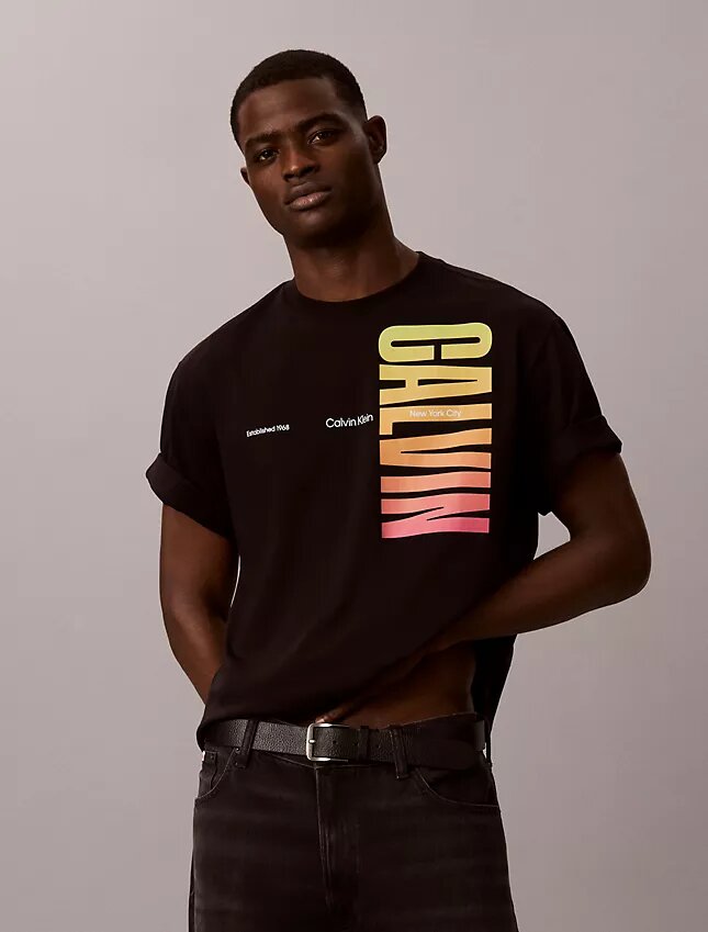 T-shirt ample à logo Pride audacieux T-shirt ample à logo Pride audacieux
