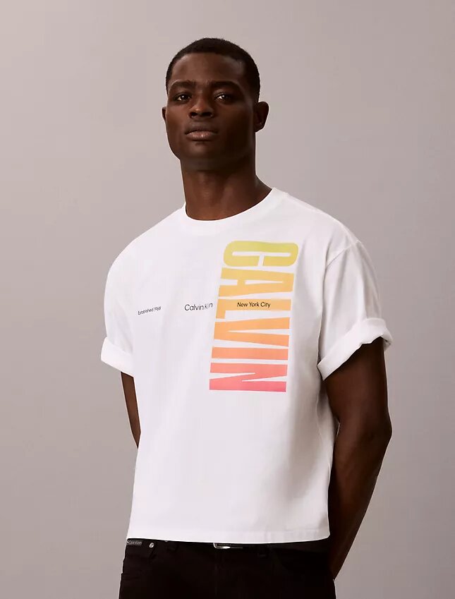T-shirt ample à logo Pride audacieux T-shirt ample à logo Pride audacieux