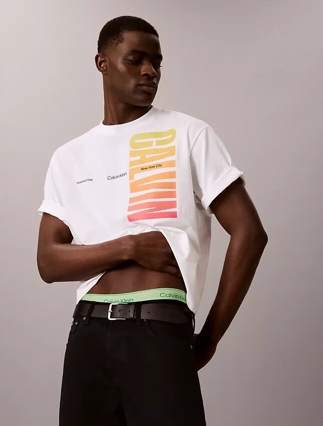 T-shirt ample à logo Pride audacieux T-shirt ample à logo Pride audacieux