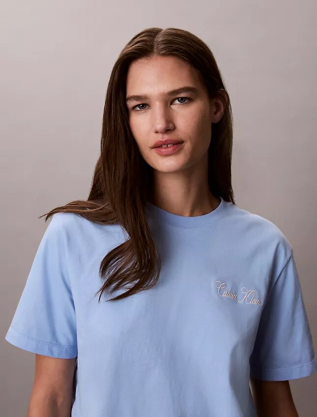 T-shirt ample à motif Calvin Klein en cursive T-shirt ample à motif Calvin Klein en cursive