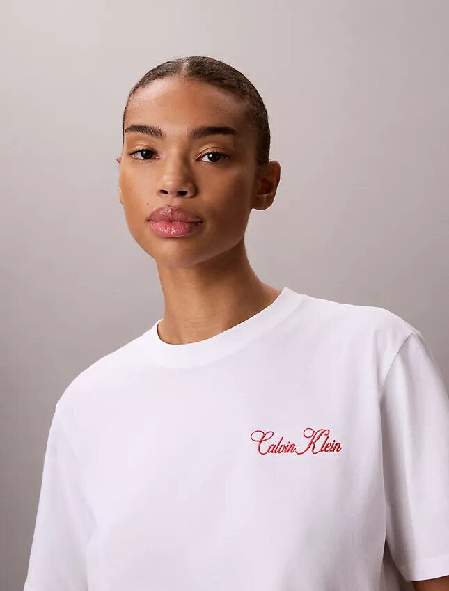 T-shirt ample à motif Calvin Klein en cursive T-shirt ample à motif Calvin Klein en cursive