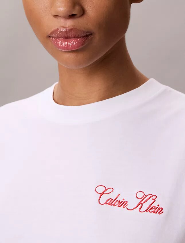 T-shirt ample à motif Calvin Klein en cursive T-shirt ample à motif Calvin Klein en cursive