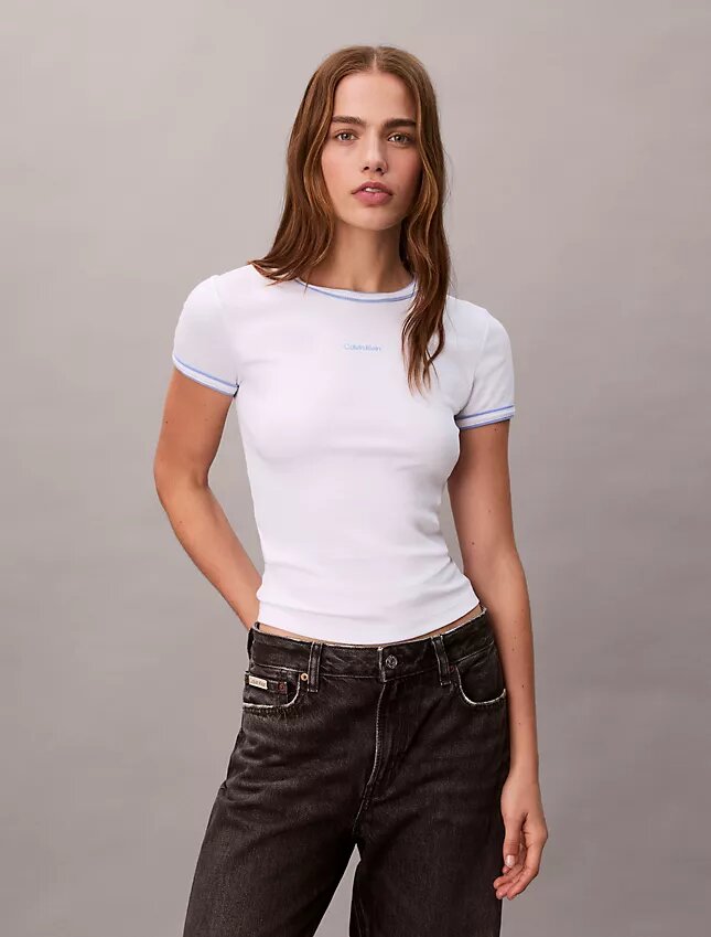 T-shirt bébé à bordures contrastées et logo imprimé T-shirt bébé à bordures contrastées et logo imprimé