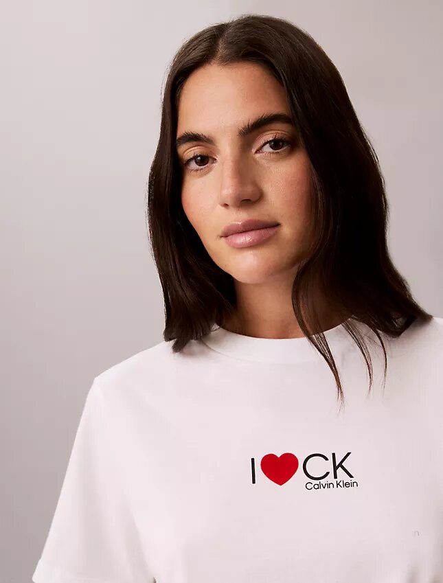 T-shirt classique avec logo en forme de cœur T-shirt classique avec logo en forme de cœur