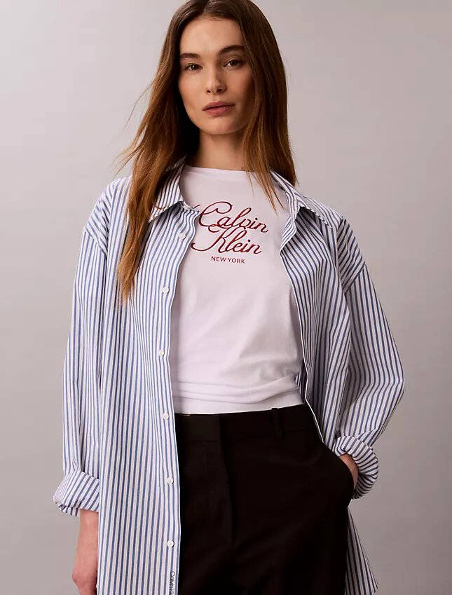 T-shirt classique avec logo en lettres cursives T-shirt classique avec logo en lettres cursives