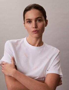 T-shirt classique avec logo en lettres cursives sur toute la surface