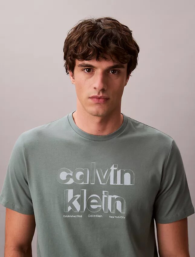 T-shirt classique avec logo en ombre T-shirt classique avec logo en ombre