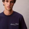 T-shirt classique avec logo en petits caractères T-shirt classique avec logo en petits caractères