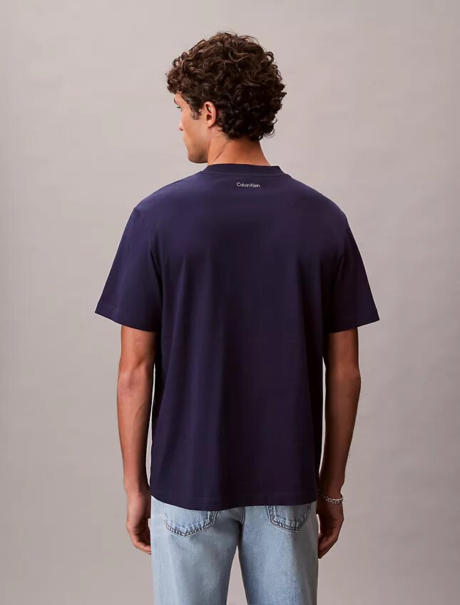 T-shirt classique avec logo en petits caractères T-shirt classique avec logo en petits caractères