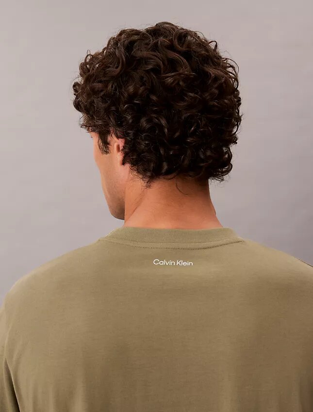 T-shirt classique avec logo en petits caractères T-shirt classique avec logo en petits caractères