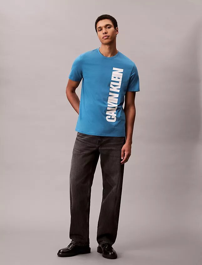T-shirt classique avec logo graphique vertical T-shirt classique avec logo graphique vertical