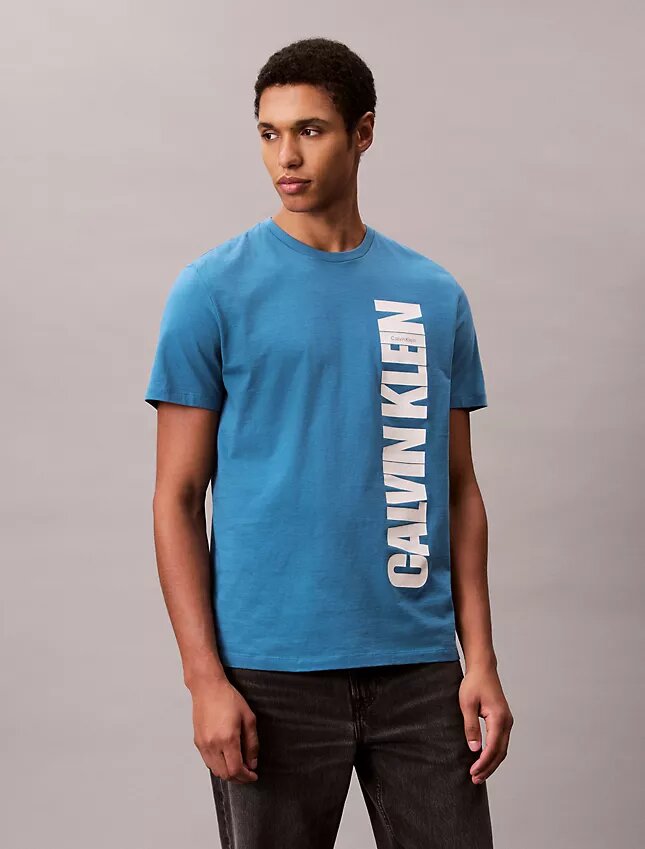 T-shirt classique avec logo graphique vertical T-shirt classique avec logo graphique vertical