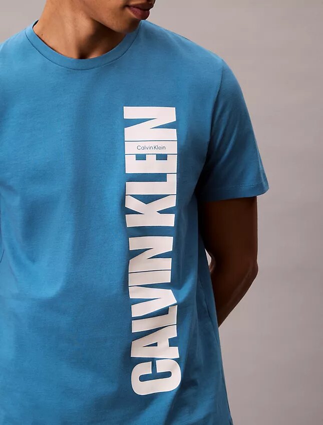 T-shirt classique avec logo graphique vertical T-shirt classique avec logo graphique vertical