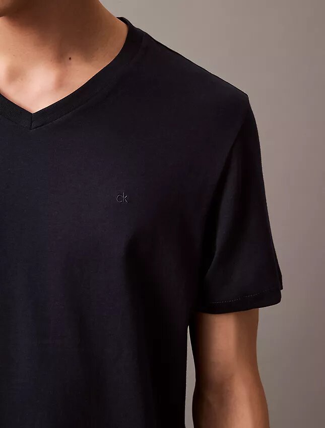 T-shirt classique à col en V Liquid Touch T-shirt classique à col en V Liquid Touch