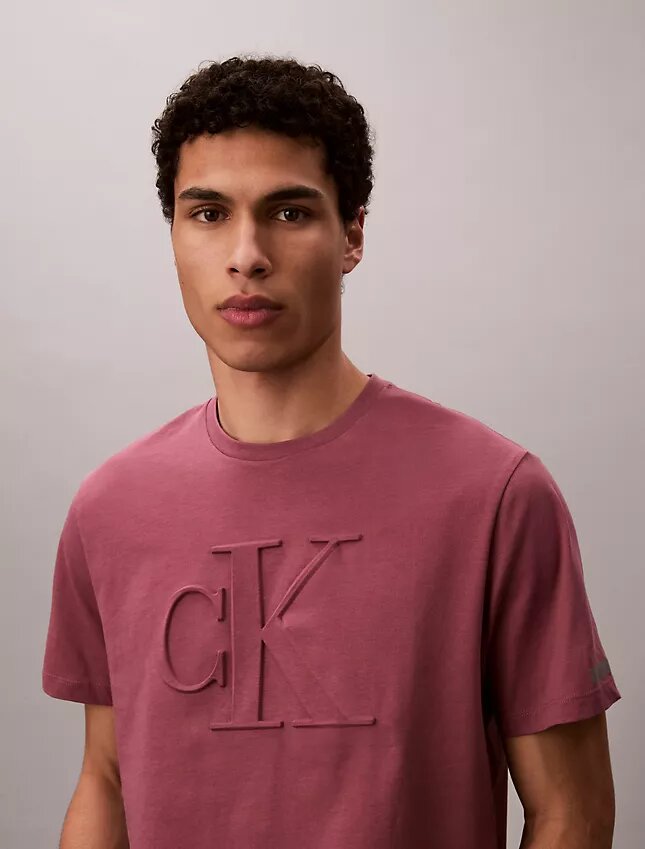 T-shirt classique à monogramme en relief T-shirt classique à monogramme en relief