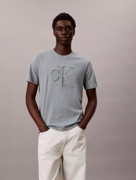 T-shirt classique à monogramme en relief