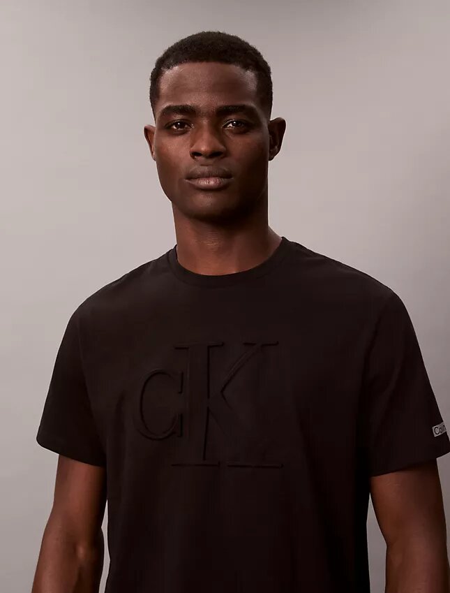 T-shirt classique à monogramme en relief T-shirt classique à monogramme en relief