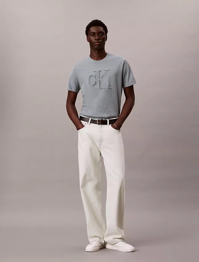 T-shirt classique à monogramme en relief T-shirt classique à monogramme en relief