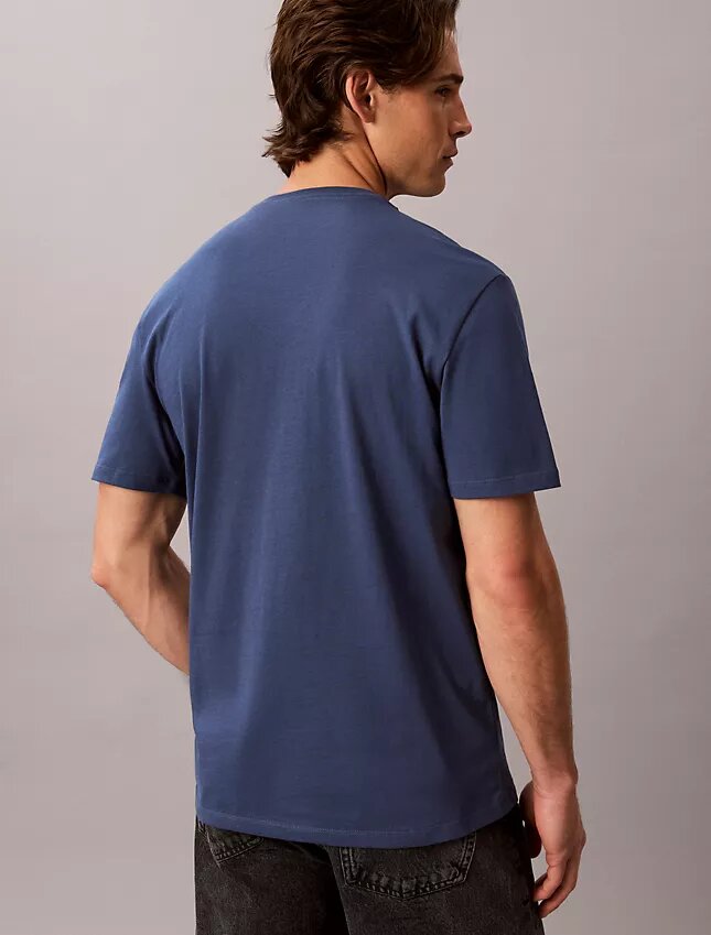 T-shirt classique à monogramme en relief T-shirt classique à monogramme en relief
