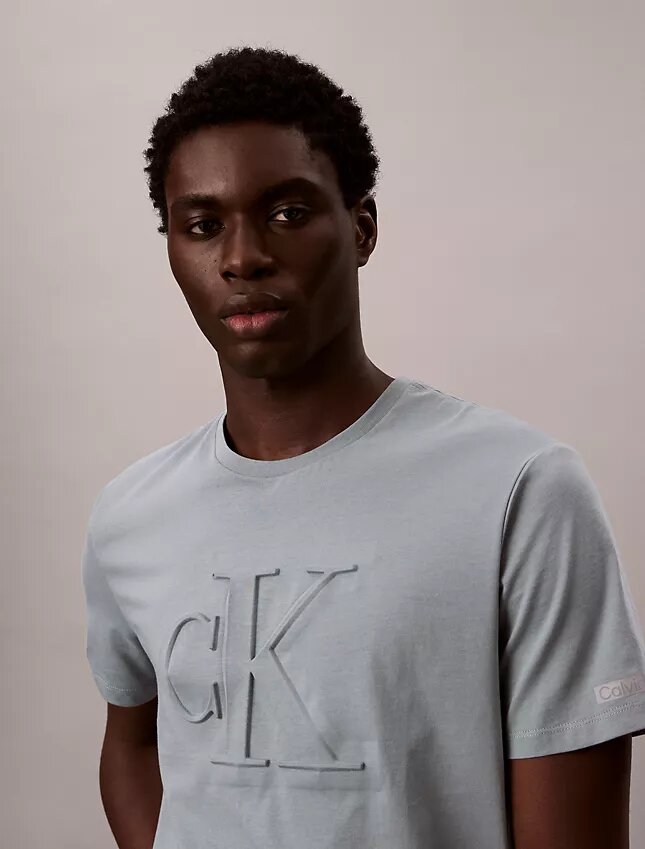 T-shirt classique à monogramme en relief T-shirt classique à monogramme en relief