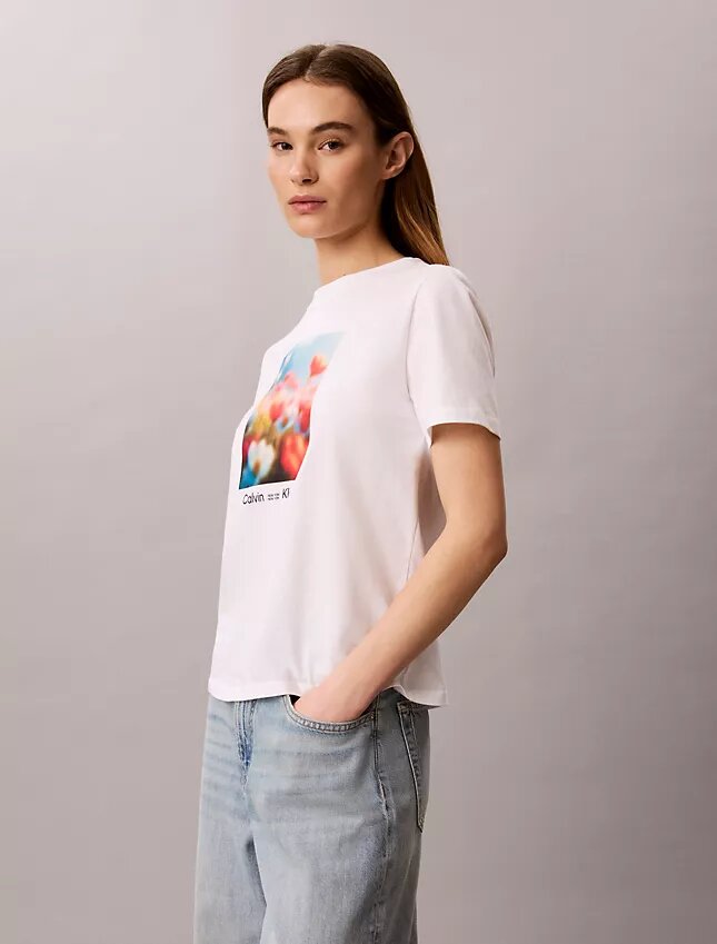 T-shirt classique à motif floral T-shirt classique à motif floral