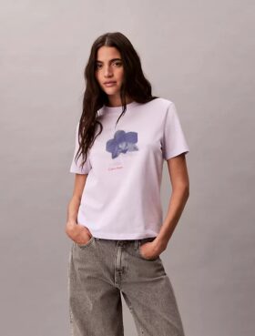 T-shirt classique à motif floral flou