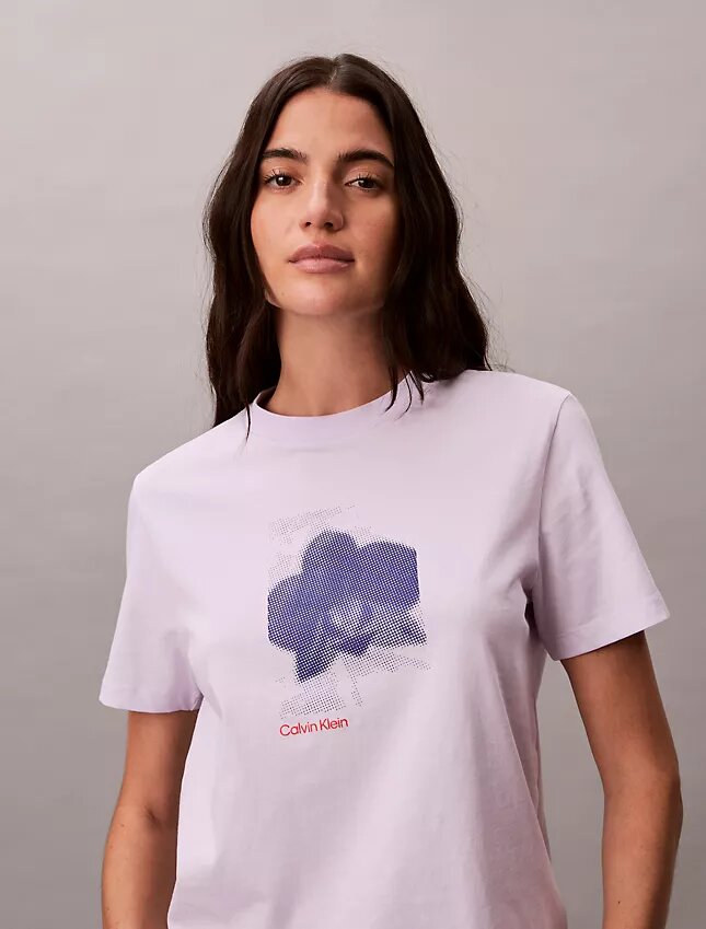 T-shirt classique à motif floral flou T-shirt classique à motif floral flou