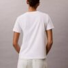 T-shirt à col en V avec écusson CK brodé T-shirt à col en V avec écusson CK brodé