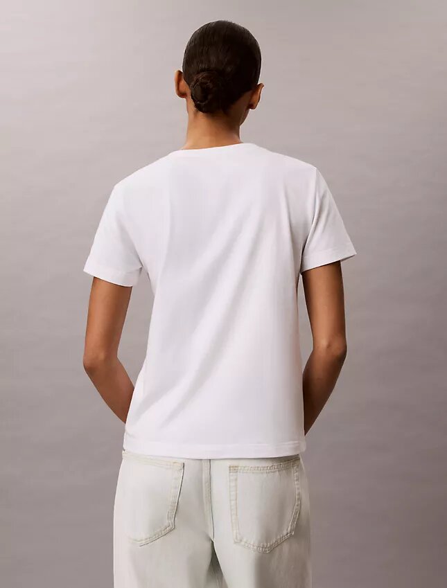 T-shirt à col en V avec écusson CK brodé T-shirt à col en V avec écusson CK brodé