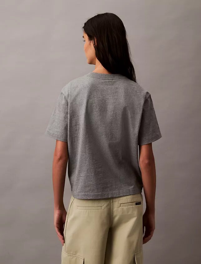T-shirt à col rond et coupe carrée avec logo standard T-shirt à col rond et coupe carrée avec logo standard