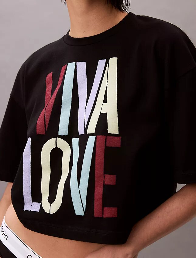 T-shirt court et ample Marc Hundley Pride Viva Love T-shirt court et ample Marc Hundley Pride Viva Love