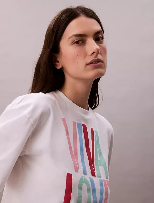 T-shirt court et ample Marc Hundley Pride Viva Love T-shirt court et ample Marc Hundley Pride Viva Love