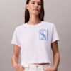 T-shirt court et carré avec logo en lettres cursives T-shirt court et carré avec logo en lettres cursives