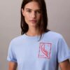 T-shirt court et carré avec logo en lettres cursives T-shirt court et carré avec logo en lettres cursives