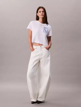 T-shirt court et carré avec logo en lettres cursives