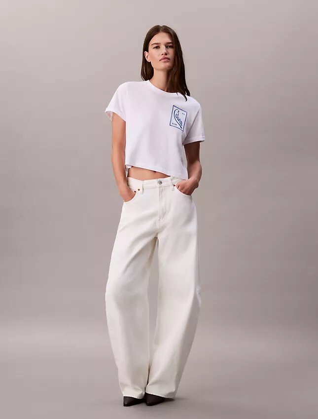 T-shirt court et carré avec logo en lettres cursives T-shirt court et carré avec logo en lettres cursives