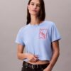 T-shirt court et carré avec logo en lettres cursives T-shirt court et carré avec logo en lettres cursives