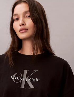 T-shirt court et carré Monologo