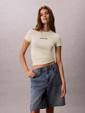 T-shirt court à logo et bord-côte ajusté