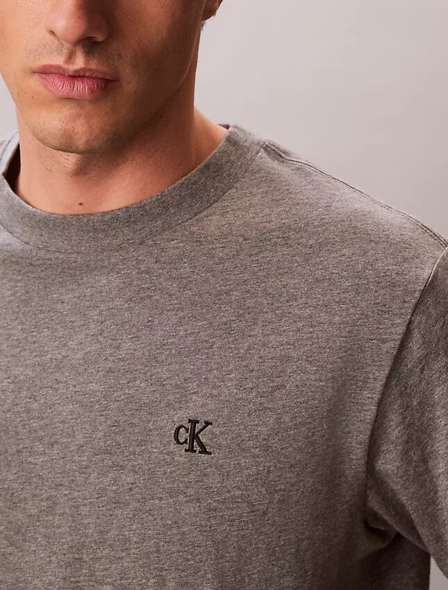 T-shirt décontracté avec Monogram brodé T-shirt décontracté avec Monogram brodé