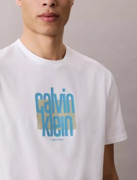 T-shirt moderne à logo graphique Calvin Klein