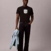 T-shirt moderne à logo graphique Calvin Klein T-shirt moderne à logo graphique Calvin Klein