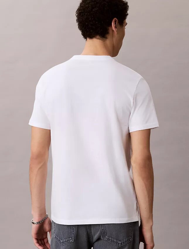 T-shirt moderne à logo graphique Calvin Klein T-shirt moderne à logo graphique Calvin Klein