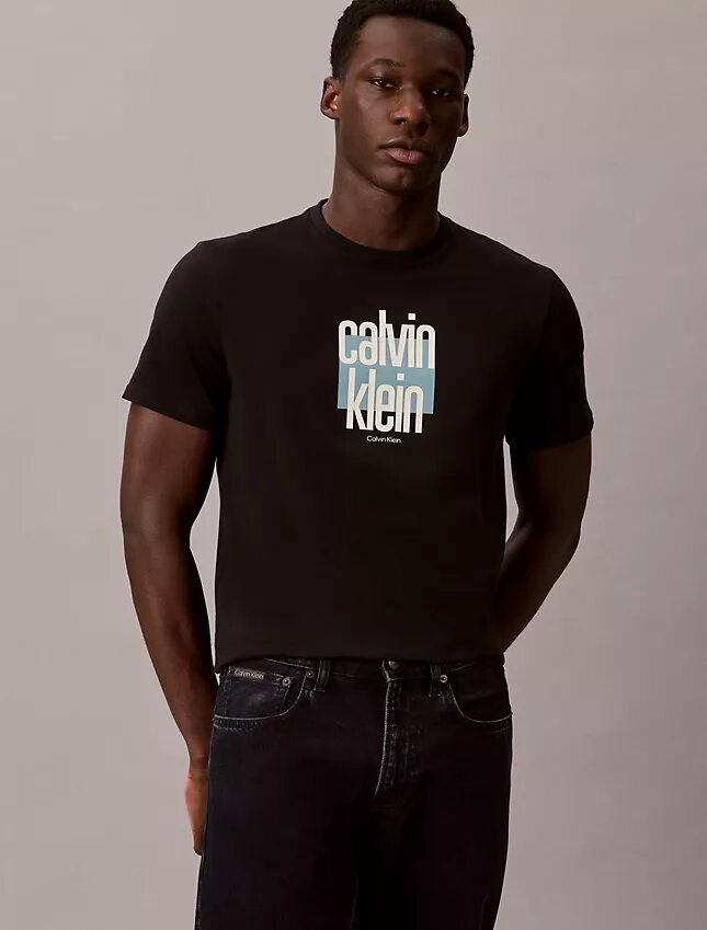 T-shirt moderne à logo graphique Calvin Klein T-shirt moderne à logo graphique Calvin Klein