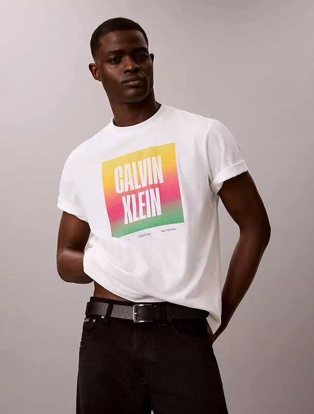 T-shirt simple avec logo Pride T-shirt simple avec logo Pride
