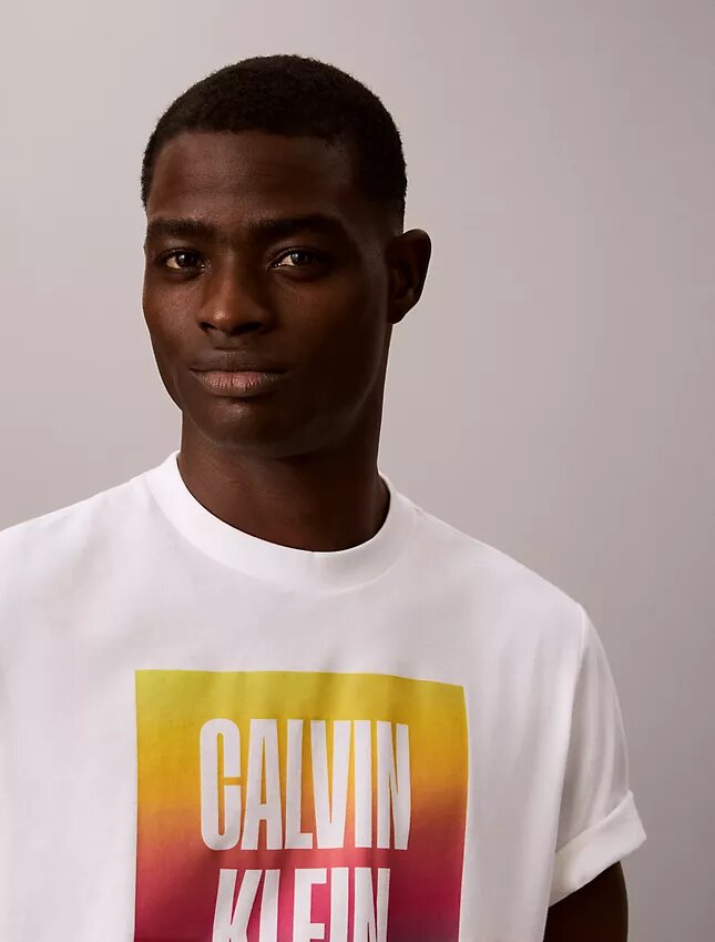 T-shirt simple avec logo Pride T-shirt simple avec logo Pride